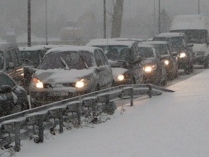 Sneženie v Rakúsku spôsobilo