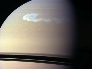 Búrka na Saturne