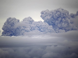Sopečný mrak z vulkánu