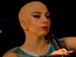 Plešatá Lady Gaga: Odhodila