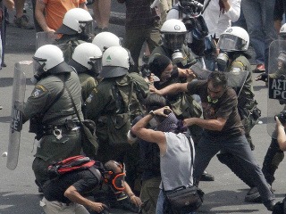 Tisícky Grékov štrajkujú proti