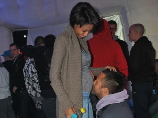 Jopo na verejnosti: Bozkával