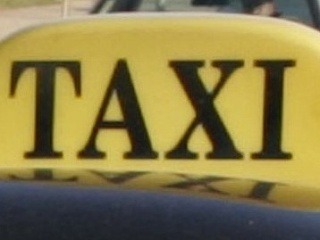 Grécky taxikár dobodal piatich