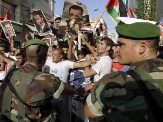Sýrski protestanti v uliciach
