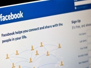 Hrozba hackerov: Facebook zničíme