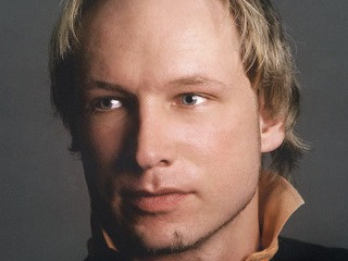 Breivik nemal komplicov, tvrdia