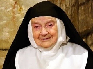 Sestra (103) pre pápeža