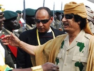 Kaddáfí sa nachádza v