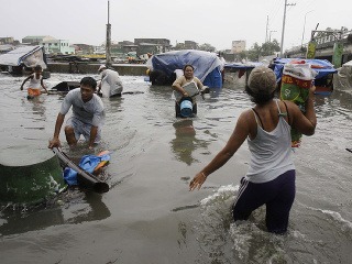 Silný tajfún zasiahol Filipíny,