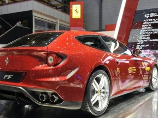 Ferrari FF v červenom