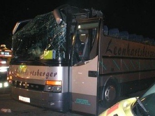 Rakúsky autobus narazil do