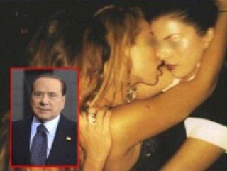 Berlusconi s kráskami vraj