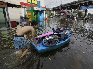 Záplavy v Thajsku si