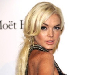 Lindsay Lohan šokuje: Nahá