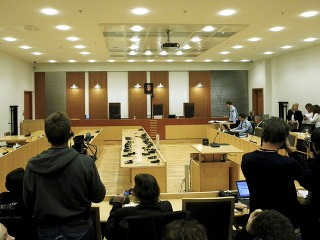 Začal súd s Breivikom: