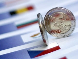 Euro pod tlakom, kleslo
