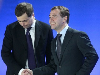 Medvedev vymenoval Surkova za