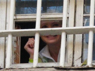 Väznená expremiérka Tymošenková začala