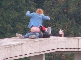 Sexuálny adrenalín na moste:
