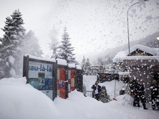 Švajčiari bojujú so snehom,