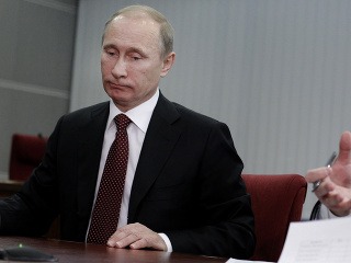Putin pred voľbami sľubuje