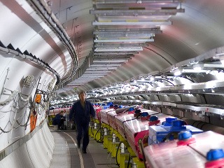 CERN zvyšuje výkon urýchľovača