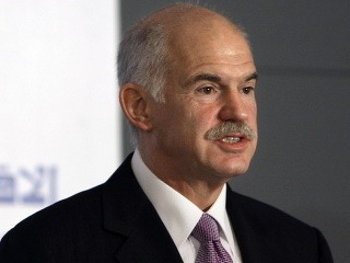 Expremiér Papandreu sa vzdal