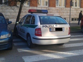 Takto parkujú nitrianski policajti: