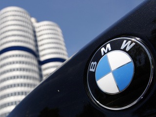 BMW sťahuje na opravu