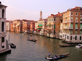 Benátky sú meter pod
