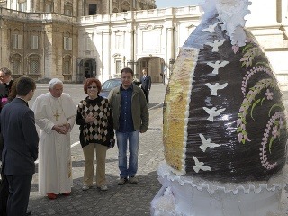Pápež dostal veľkonočné čokoládové
