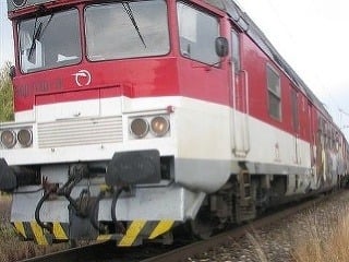 Poškodené brzdy vlaku spôsobili