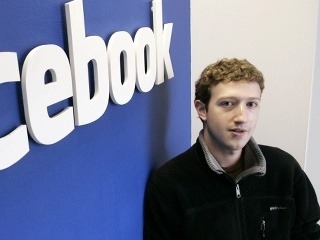 Akcionári Facebooku žalujú Marka