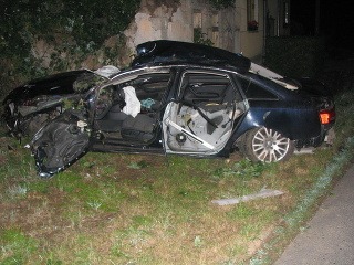 Nočná nehoda luxusného Audi: