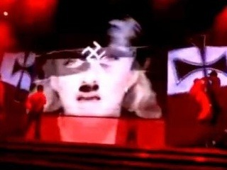 Madonna, hákový kríž