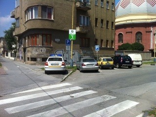 Takto kontrolujú policajti parkovanie