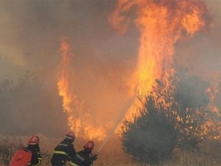 Chorvátske pobrežie horí: Plamene