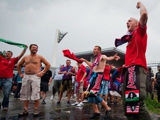 Maďarskí fanúšikovia pred zápasom