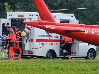 Zdravotníci aj s vrtuľníkom