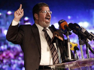 Mursí pristrihol egyptskej armáde