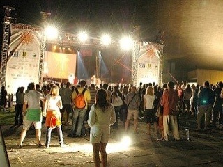 Jeseň bystrických ulíc spestrí