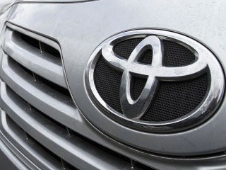 Toyota zvoláva do servisov