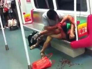 Zombie útok v metre:
