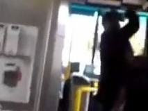 VIDEO Brutalita v autobuse:
