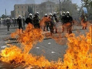 Počas demonštrácie Grékov proti