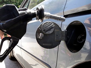 Ceny benzínov klesli v