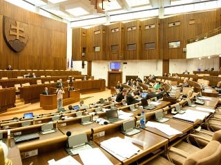 Parlament schválil rozpočet na