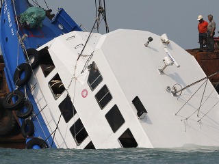 Zrážka lodí v Hongkongu