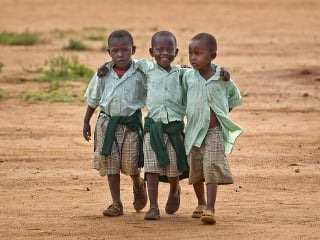 Školáci v Nyumbani 