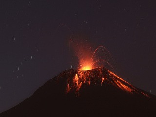 Sopka Tungurahua neustále chrlí